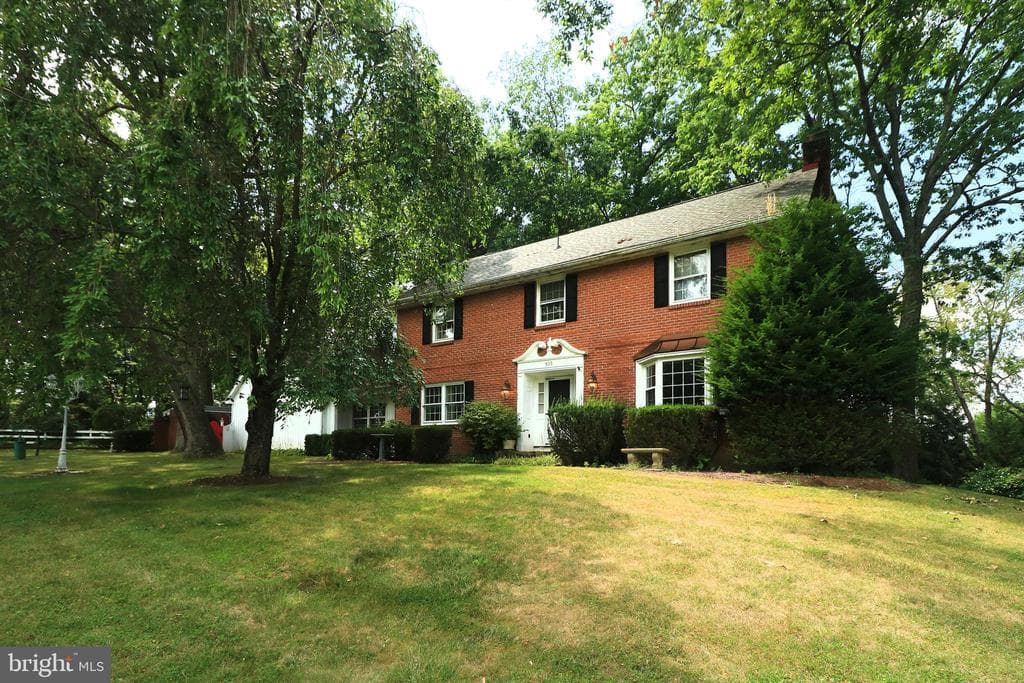 935 Oak Ridge Ave photo 1
