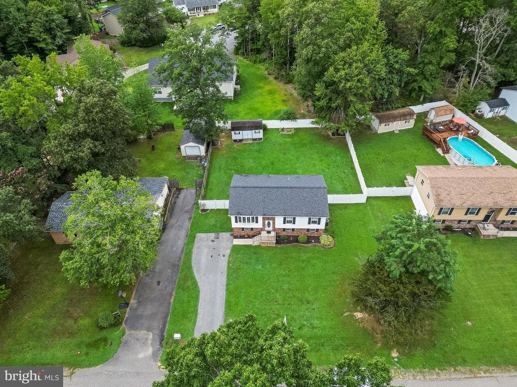 26167 Cresent Lane photo 1