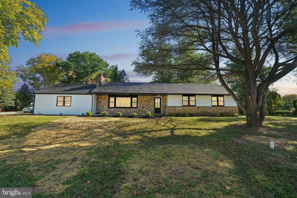 217 Kleyona Avenue photo 1