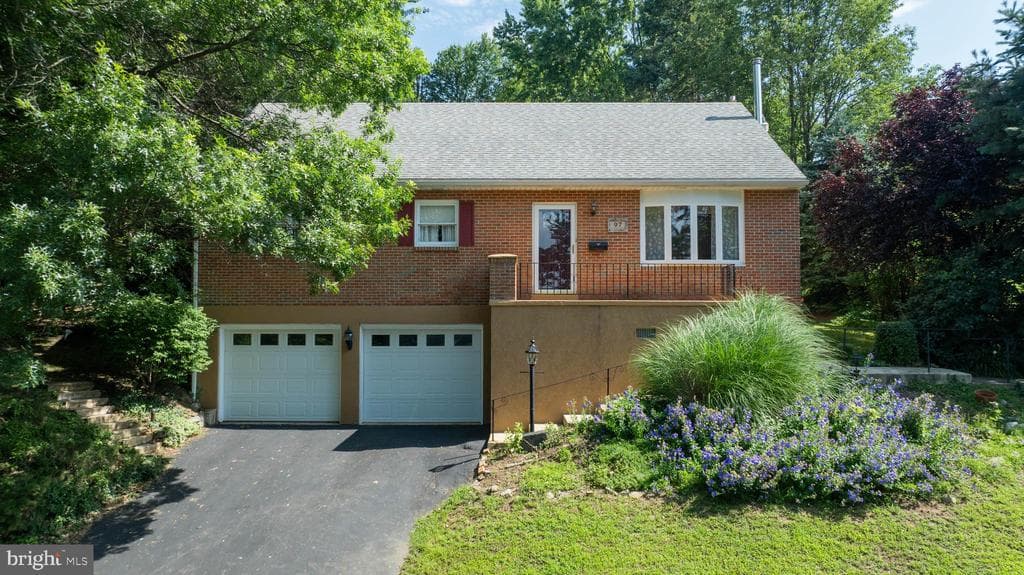 97 Wyomissing Hills Boulevard photo 1