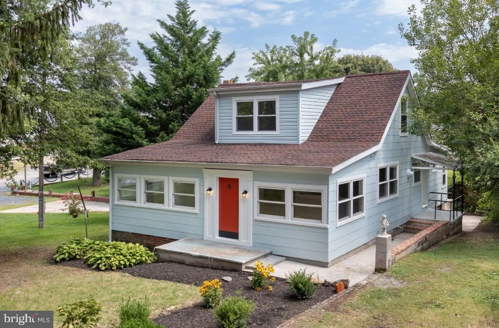 203 Oak Avenue photo 1