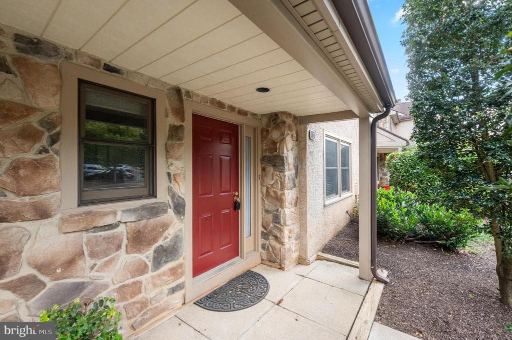 13 Woodstream Drive photo 1