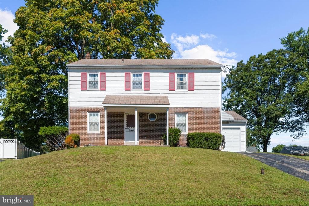 338 Rees Drive photo 1