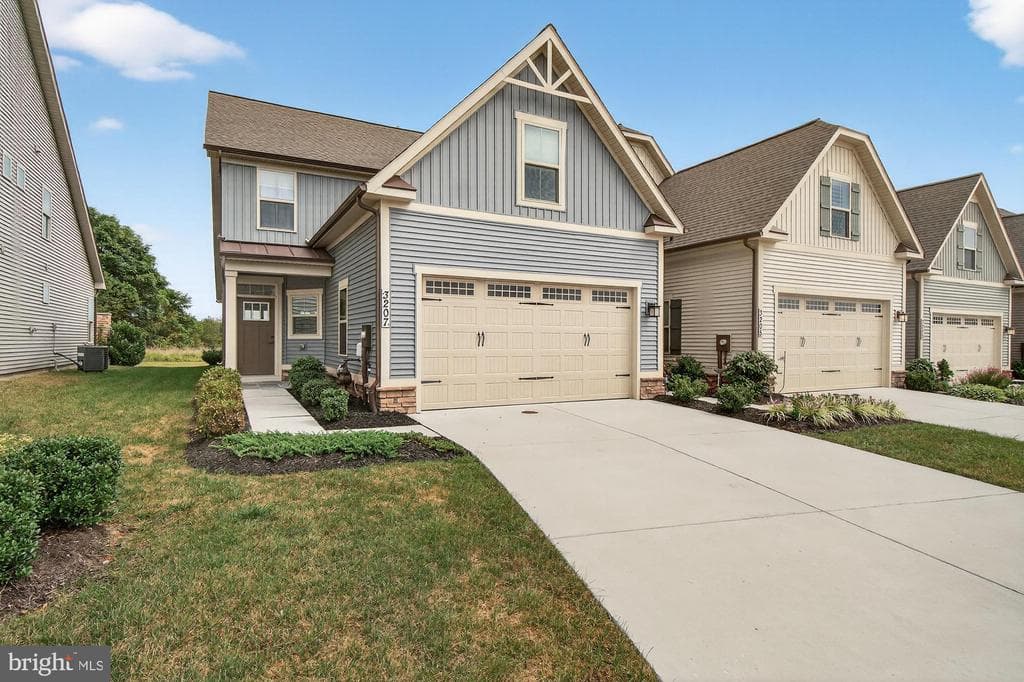3207 Thornapple Drive photo 1
