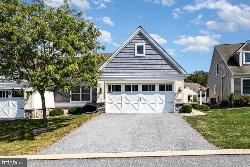 1007 Great Hall Drive photo 1