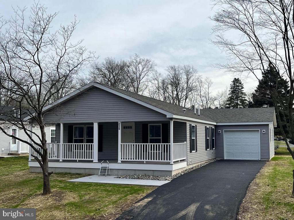218 Vaux Drive photo 1