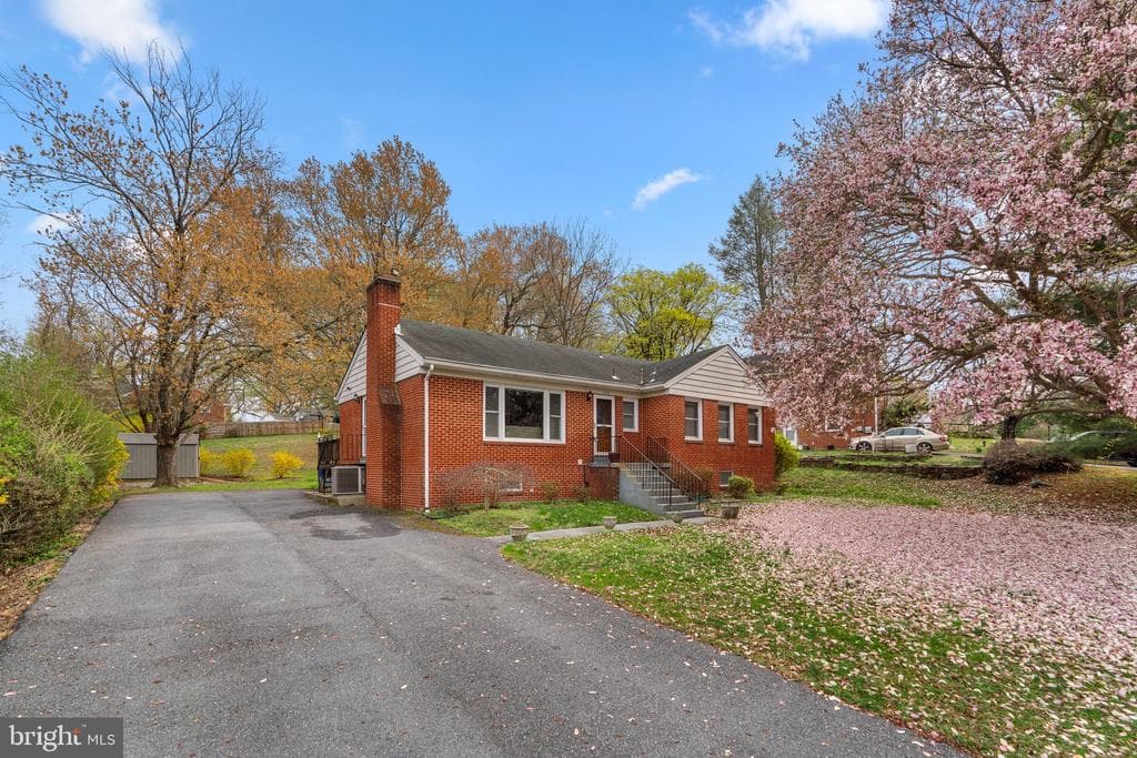 1305 Magnolia Road photo 1