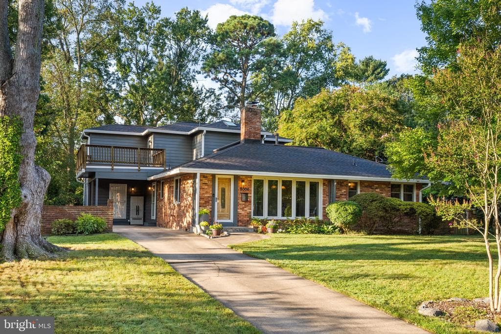 2005 Clark Place photo 1