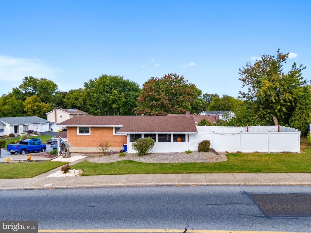 137 E Harrison Street photo 1