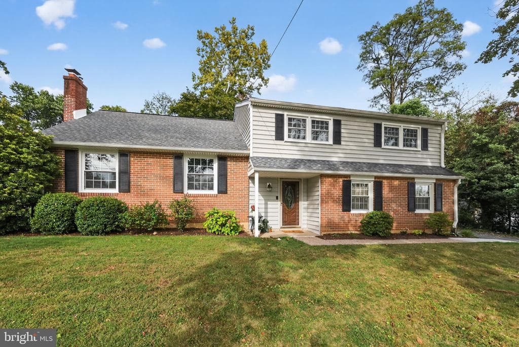 202 Fairfield Drive photo 1