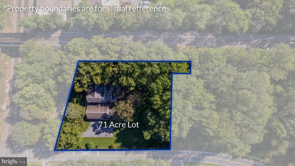 24 Potomac Avenue photo 1