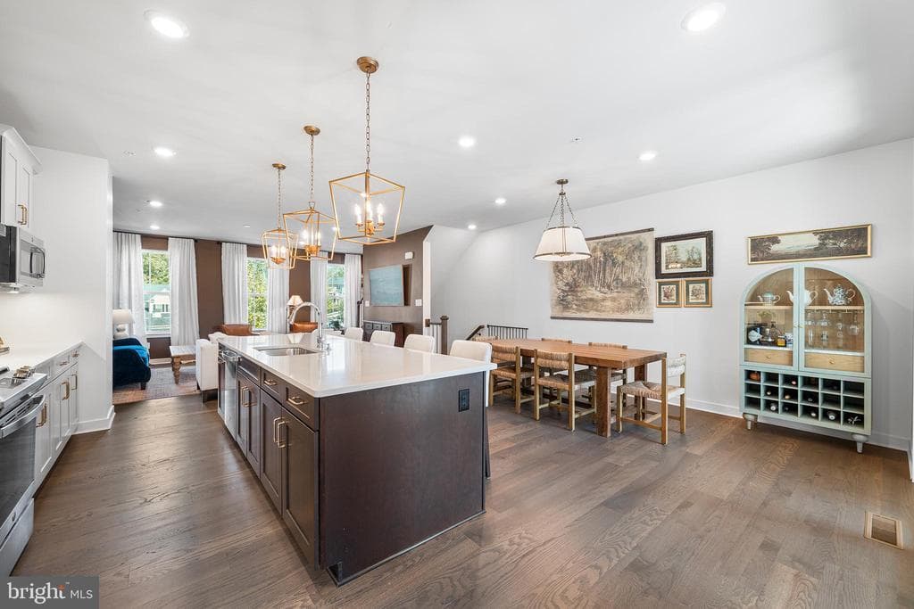 237 W Harvey Lane photo 1