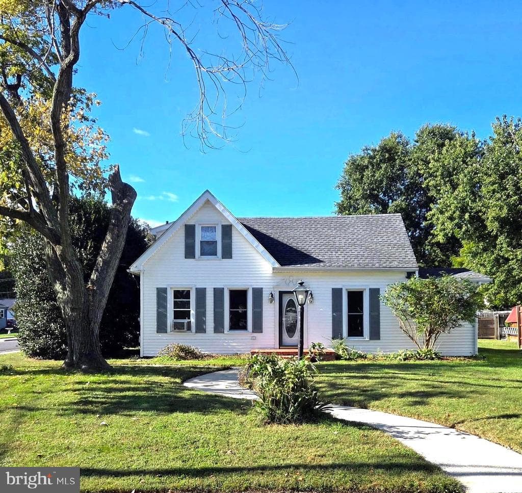 405 Leonards Lane photo 1
