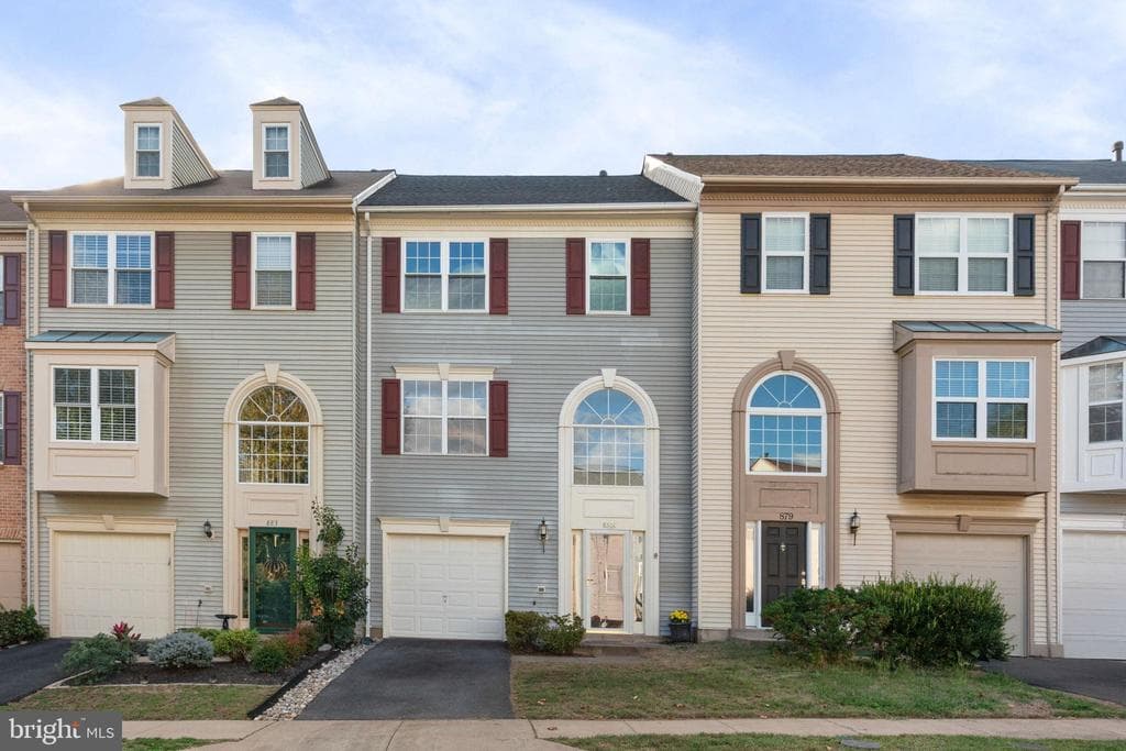 881 Tall Oaks Square SE photo 1