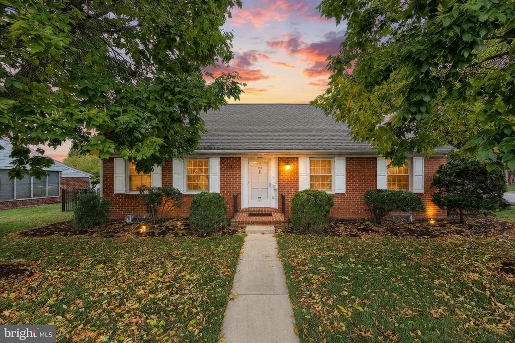 130 Sunset Avenue photo 1