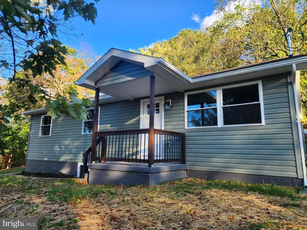 1016 Brown Avenue photo 1
