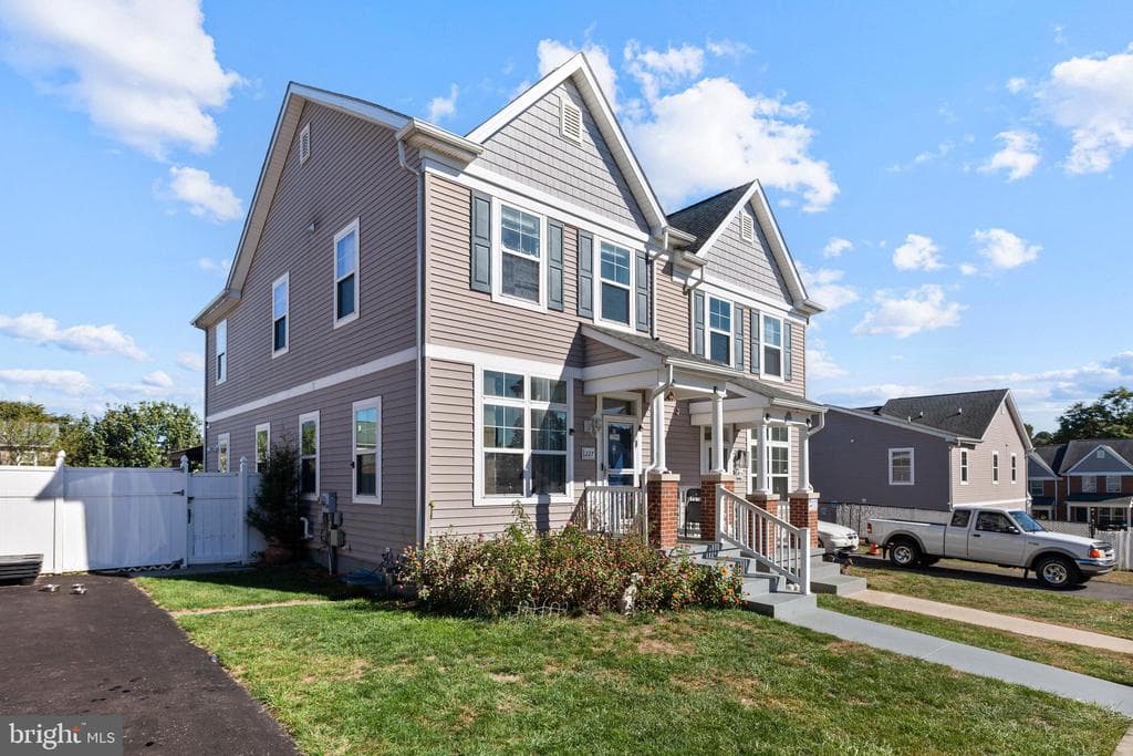 227 E Court Street photo 1