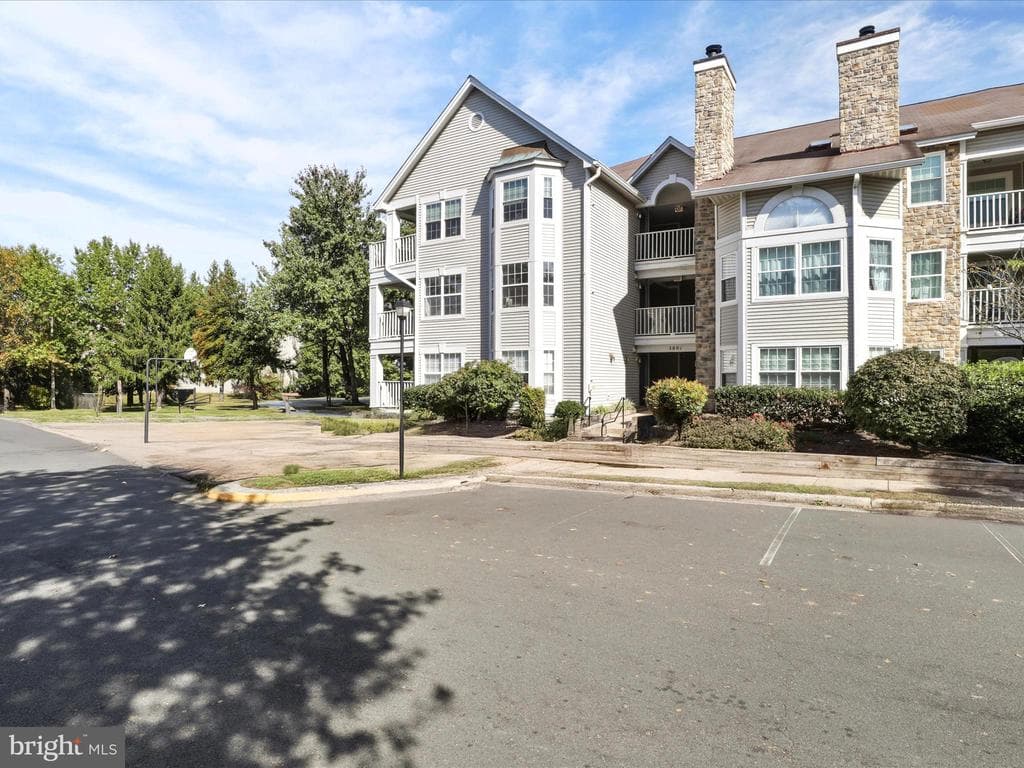 5601 Willoughby Newton Drive #15 photo 1