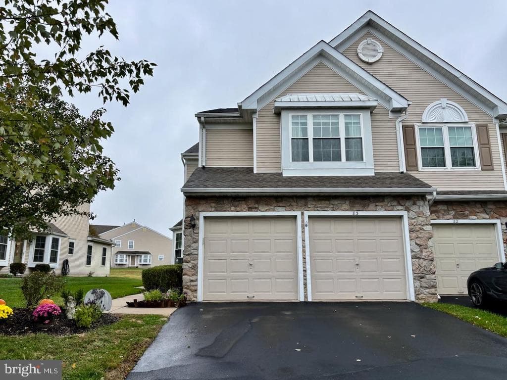 83 Cypress Place photo 1