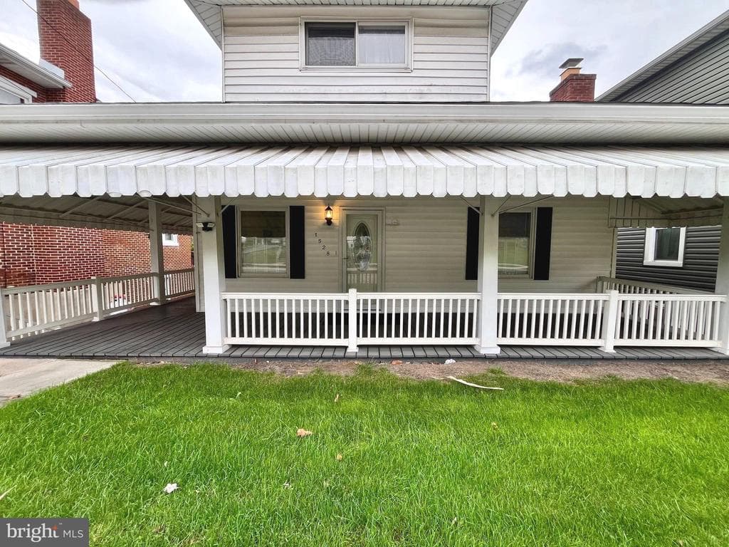 1528 E Grand Avenue photo 1