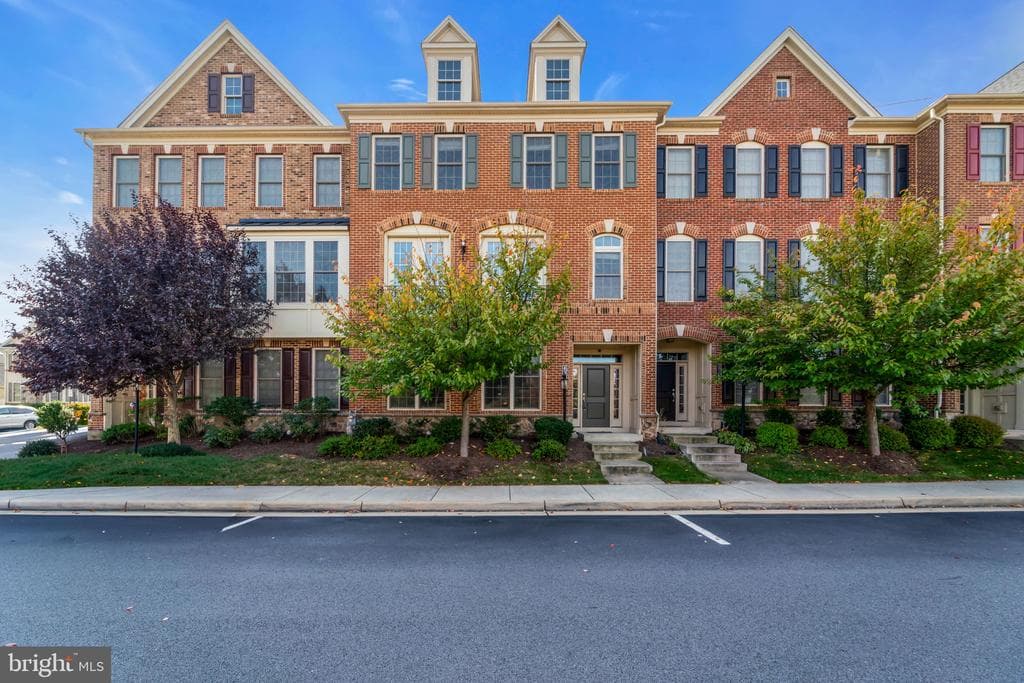 43157 Clarendon Square photo 1