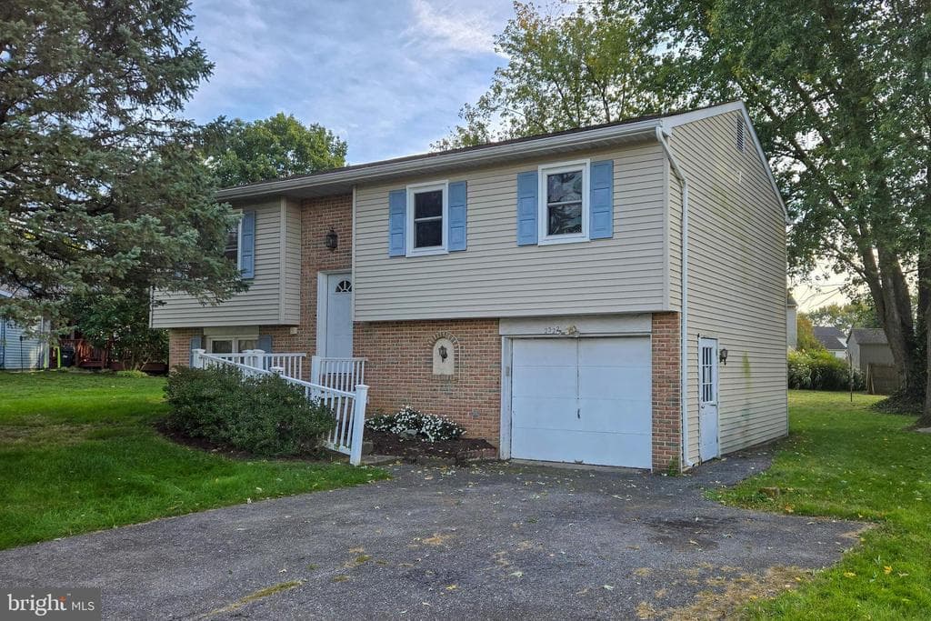2322 Hershey Avenue photo 1