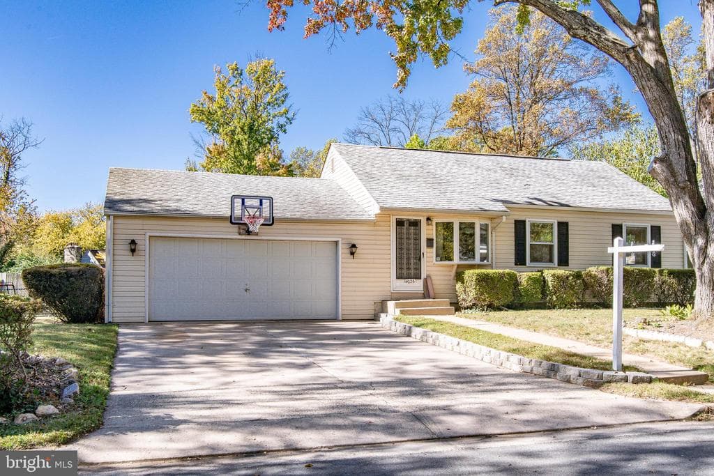 4026 Walters Court photo 1