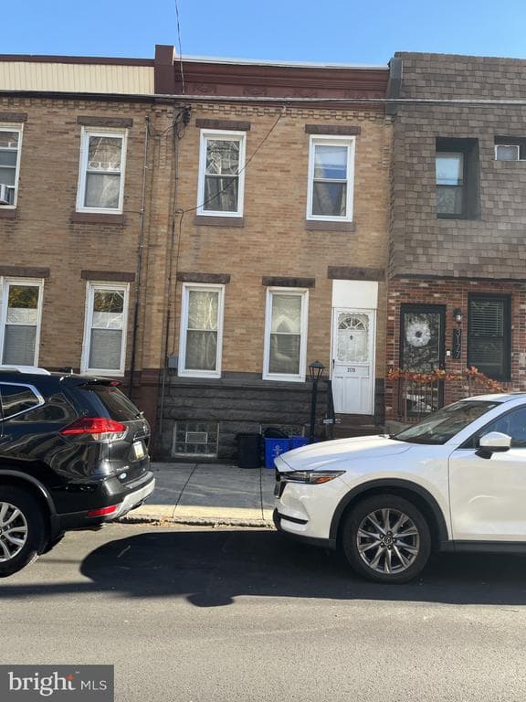 3179 Gaul Street photo 1