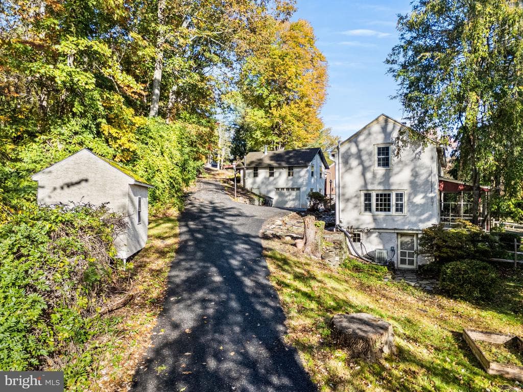 810 Crum Creek Road photo 1