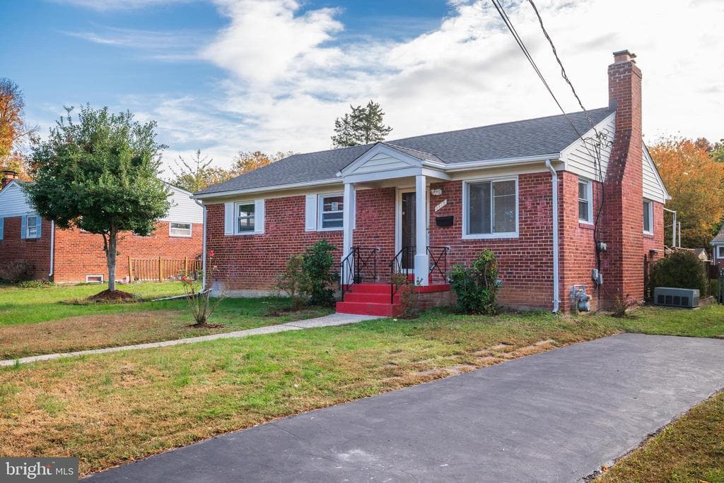 3215 Parkwood Terrace photo 1