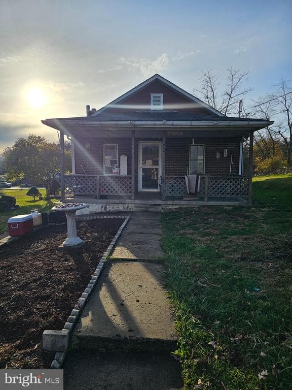 204 E St photo 1