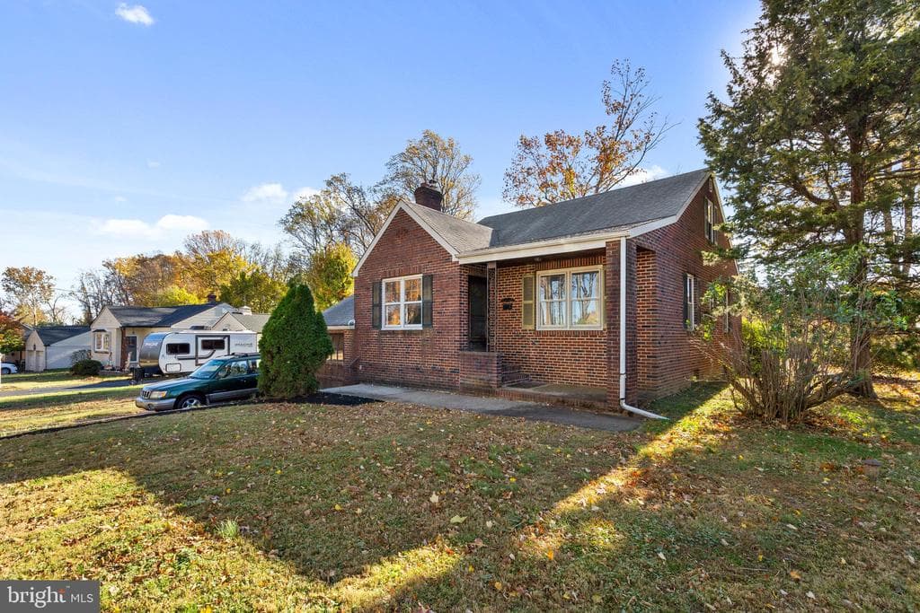 39 Woodbine Avenue photo 1