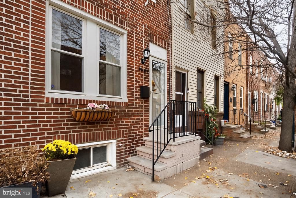 1928 S Iseminger Street photo 1