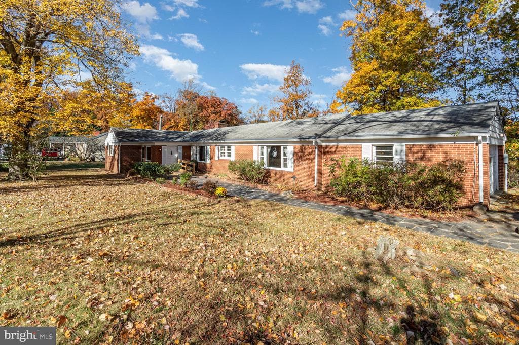 6478 Woodridge Road photo 1