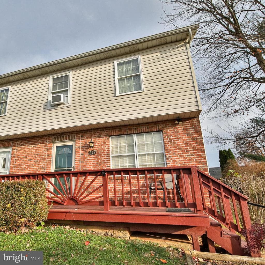 531 Locust Avenue photo 1