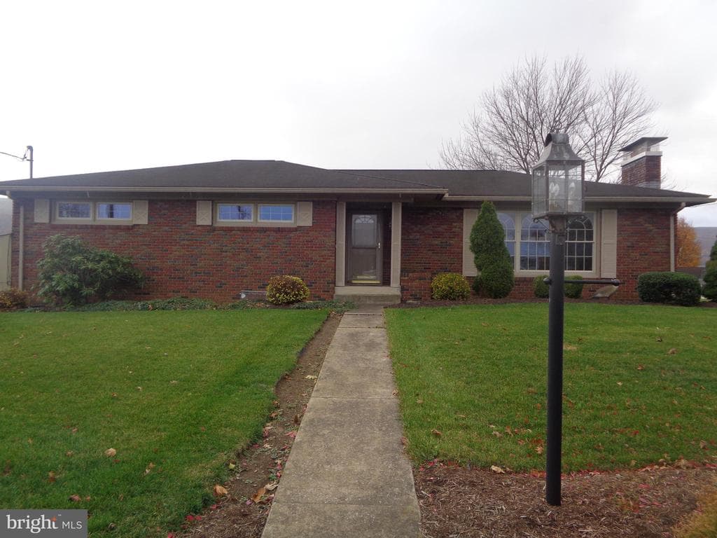 328 Trella Street photo 1
