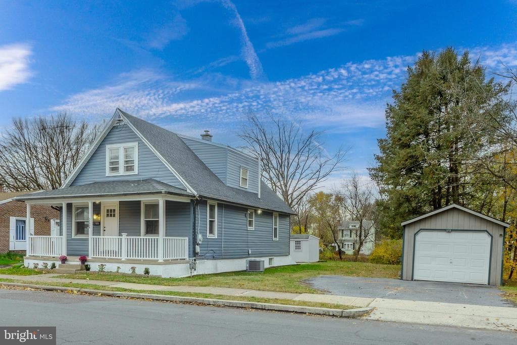 3226 Montrose Avenue photo 1
