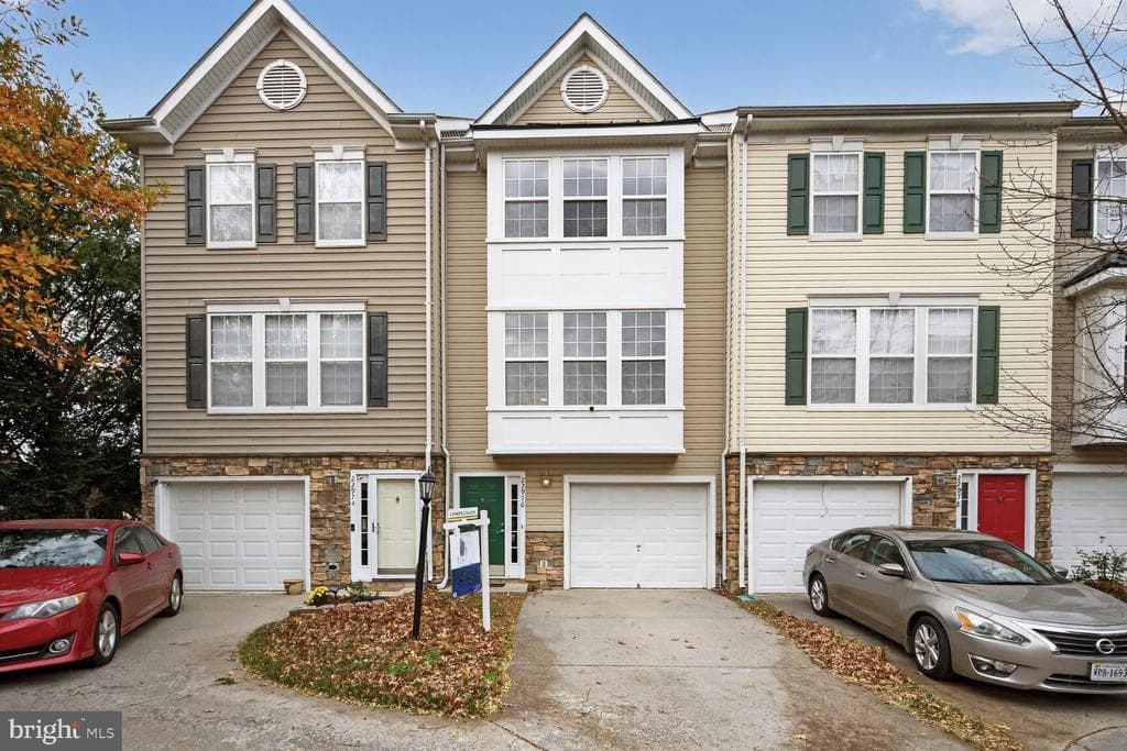 22976 Fontwell Square photo 1