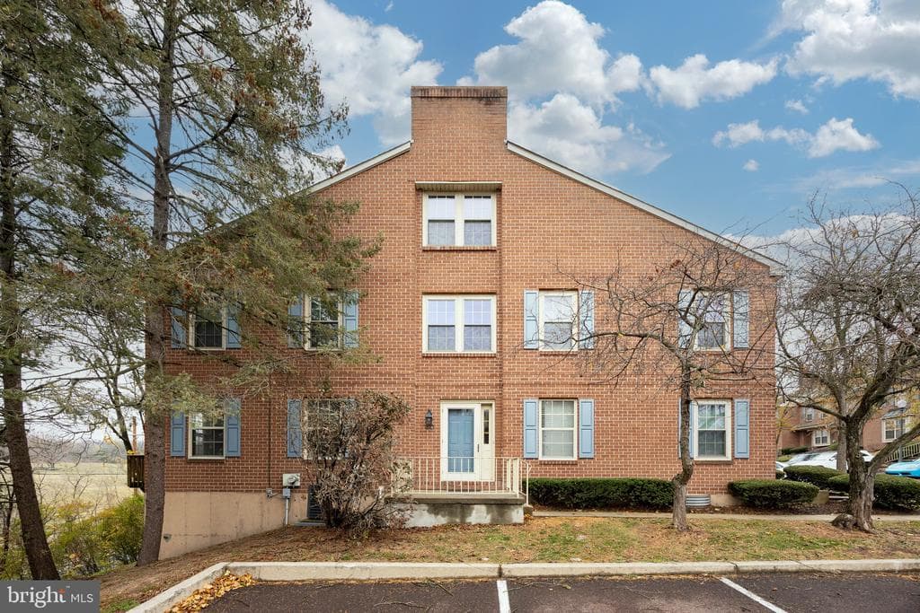 700 Farmington Avenue #40 photo 1