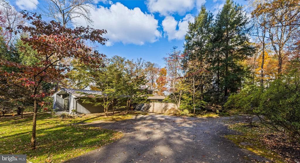 32 Caveswood Lane photo 1