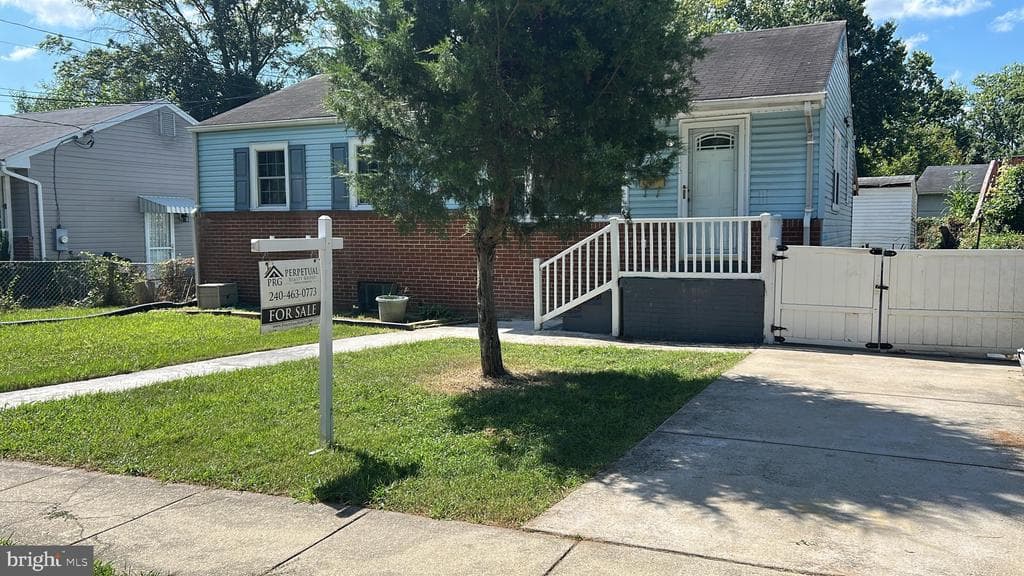 7003 Fairwood Road photo 1