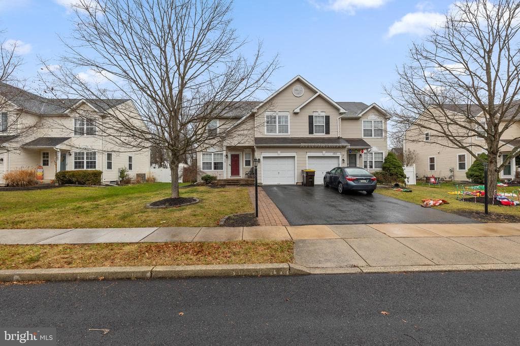 1009 Heather Lane photo 1