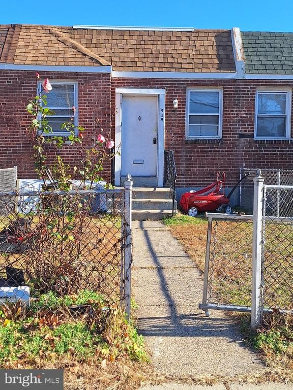 919 Sharon Avenue photo 1