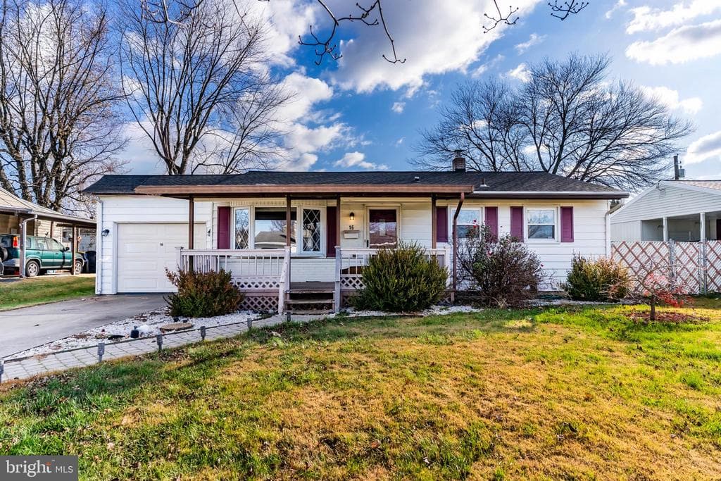 16 Nissley Drive photo 1