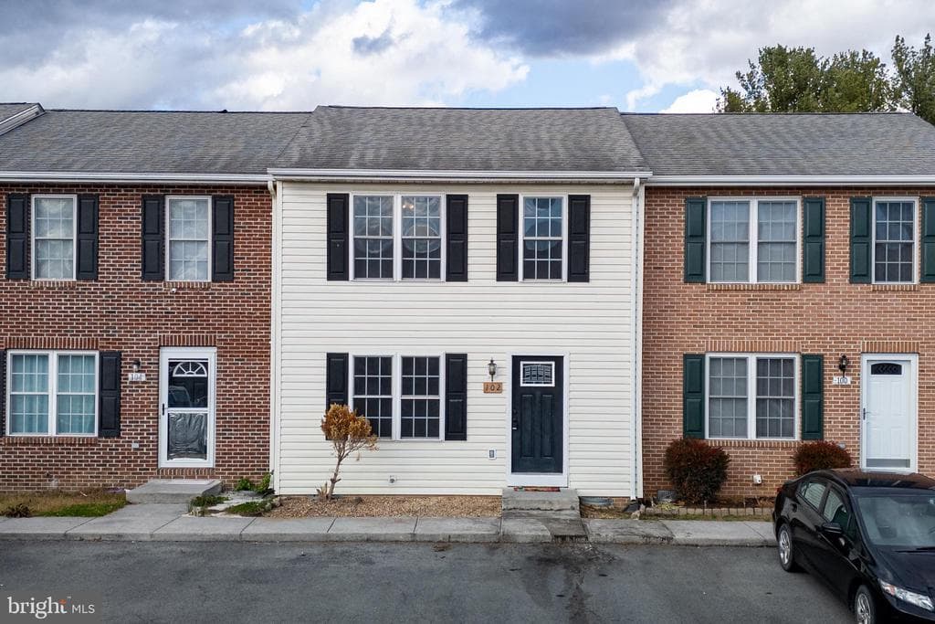 102 Kadies Lane photo 1