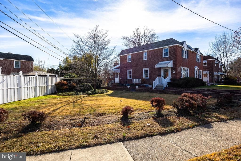 332 Holland Street photo 1