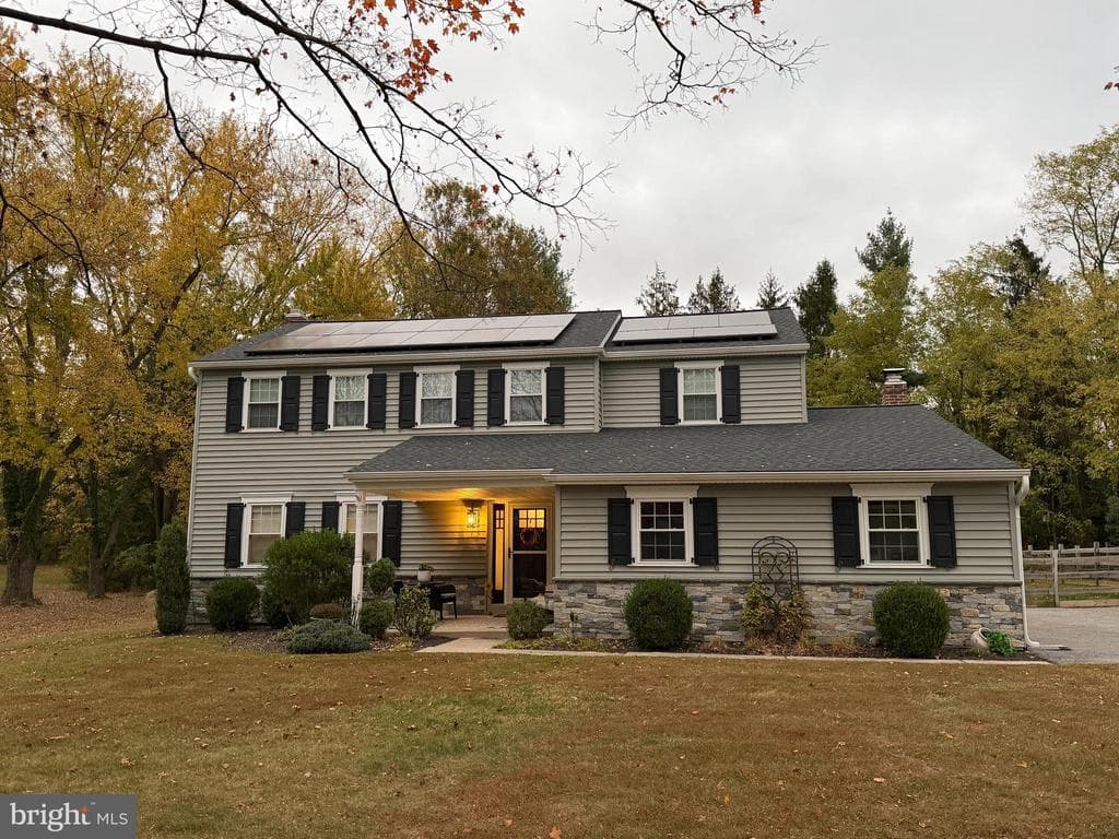 65 Hawthorne Lane photo 1