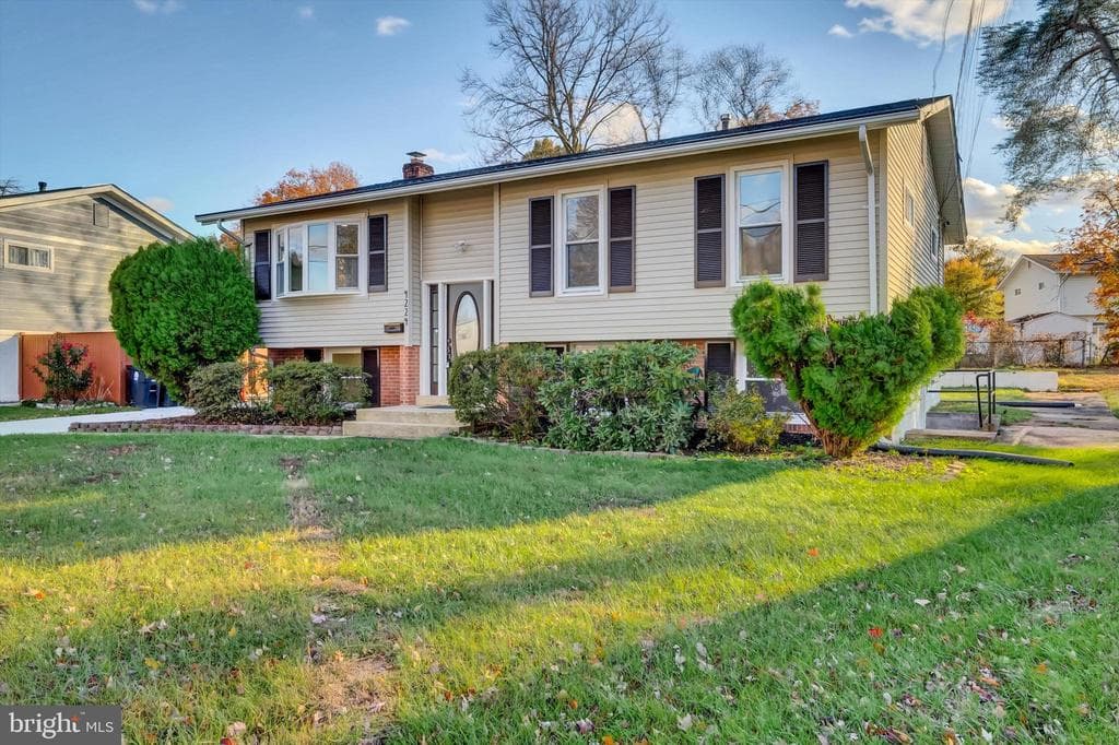 4224 Kinmount Road photo 1