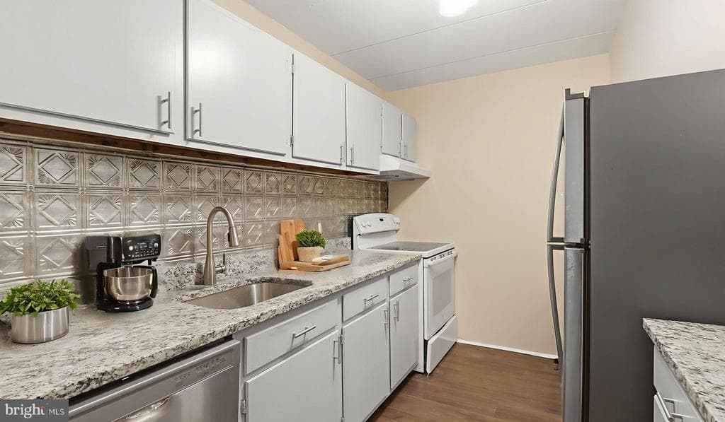 3301 Hewitt Avenue #204 photo 1