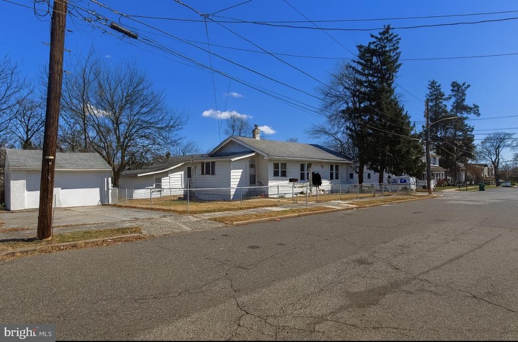 1001 Sunset Street photo 1
